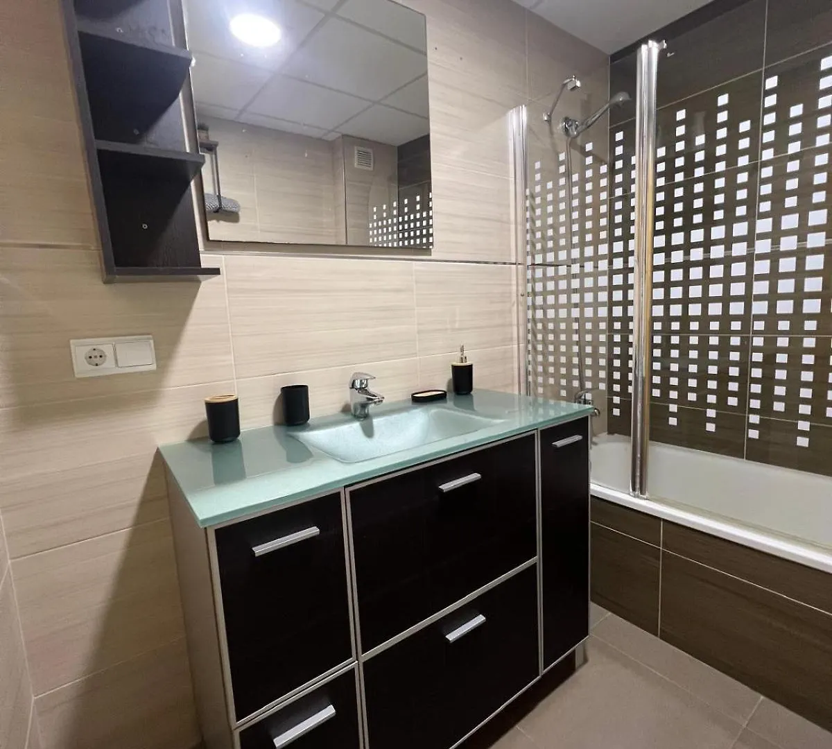 Costa & Confort Apartamentos Adra 0*,